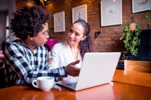 Como assessores de investimentos podem maximizar seus resultados no LinkedIn?