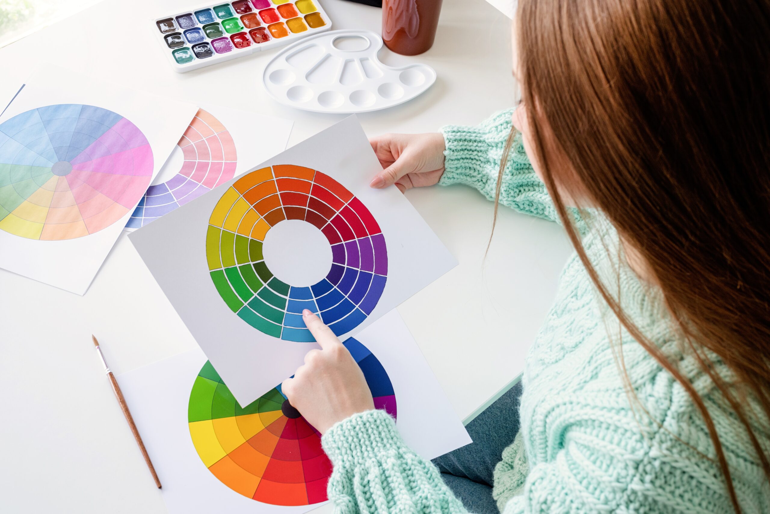 A teoria das cores e o poder da percepção visual nas marcas